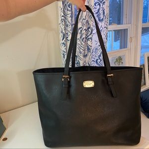 Michael Kohrs black leather purse